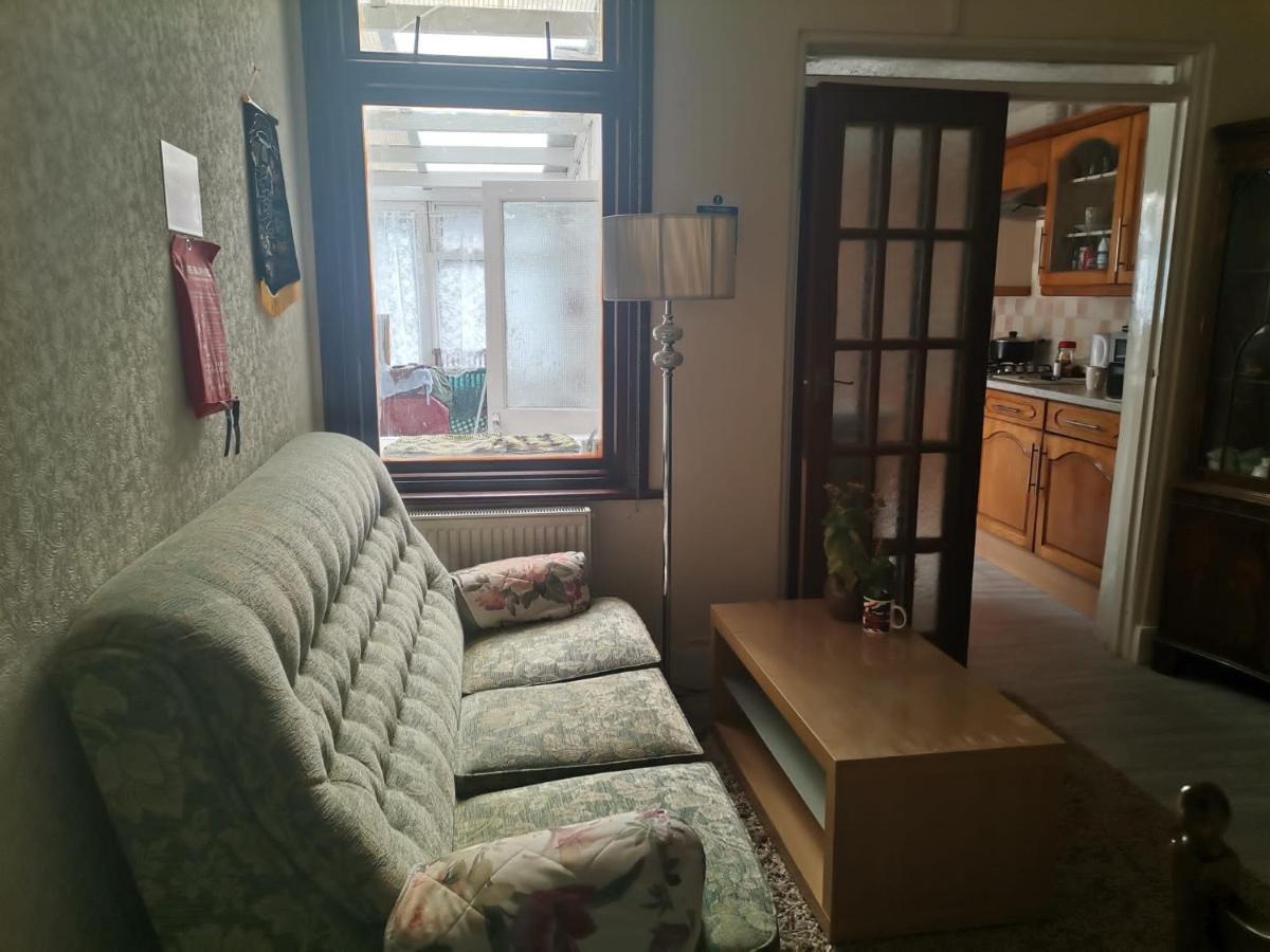 Double Room Available- London Seven Kings Seven Kings Train Station อิลฟอร์ด ภายนอก รูปภาพ