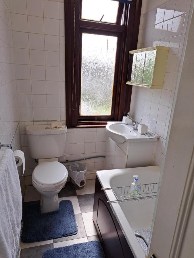 Double Room Available- London Seven Kings Seven Kings Train Station อิลฟอร์ด ภายนอก รูปภาพ